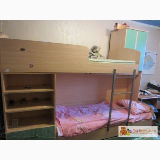 Продается двухъярусная кровать со шкафом и столом