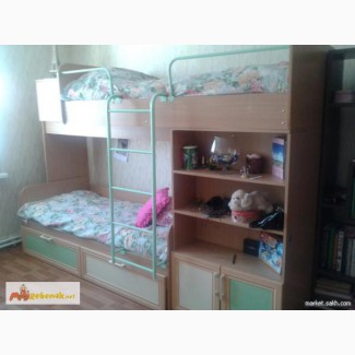 Детская мебель (двухъярусная кровать+ шкаф)
